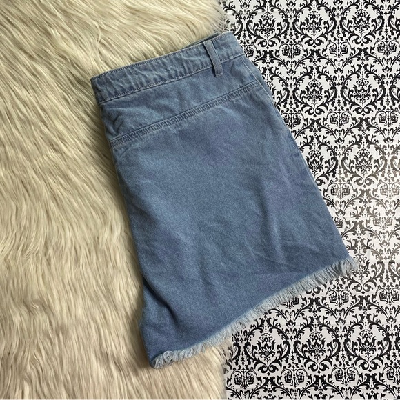 PrettyLittleThing : size : 14 : high waisted ripped distressed denim jean shorts - Picture 3 of 10